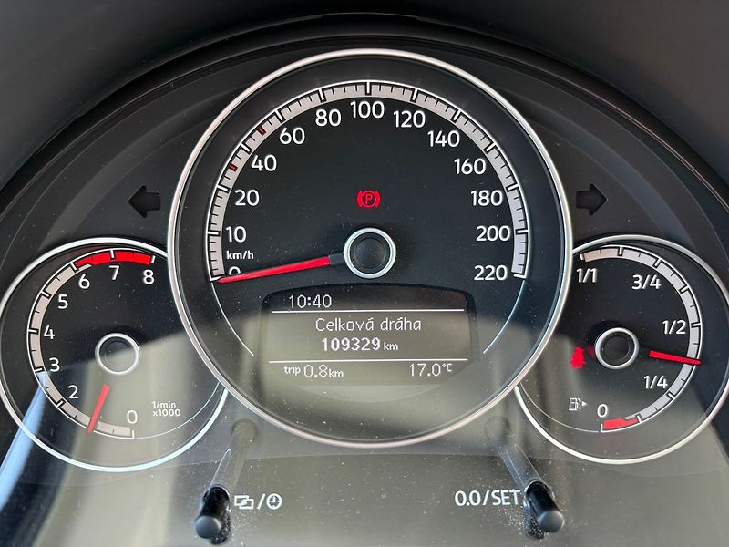 Volkswagen up! 1.0, 55kW, Klima, Výhřevy - fotka 8 z 15