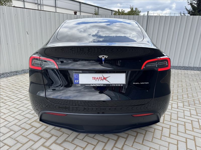 Tesla Model Y 0,0 Long Range 378kW 1.maj DPH - fotka 12 z 50