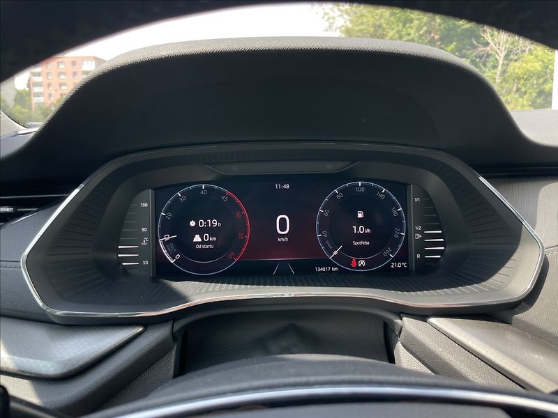 Škoda Octavia 2,0 TDI Combi Ambition Plus - fotka 9 z 24