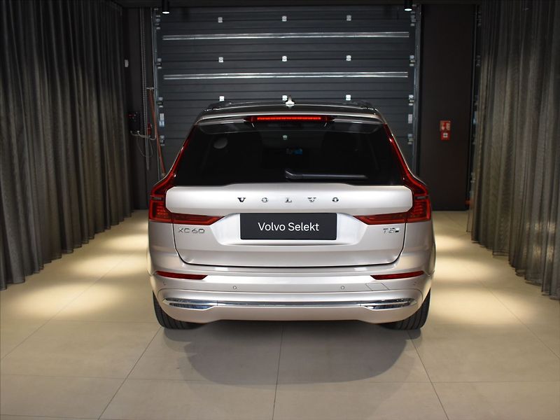 Volvo XC60 2,0 T8 AWD Ultra B&W,tažné - fotka 6 z 29