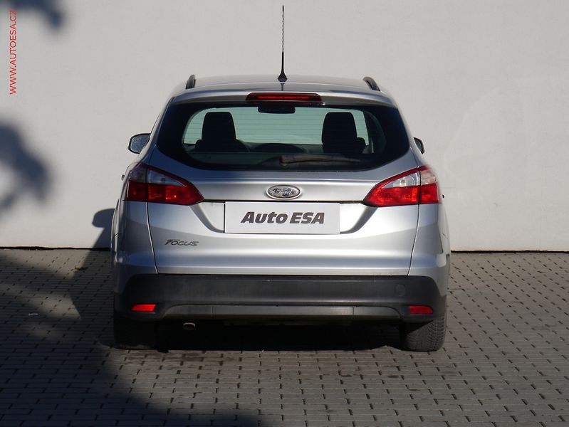 Ford Focus (2012) 1.6TDCi, ČR, Klima - fotka 5 z 14