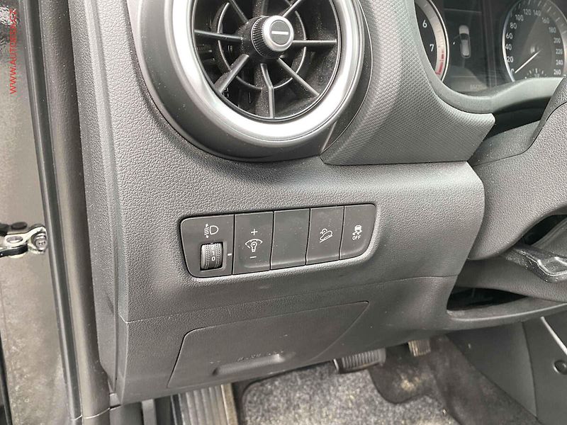 Hyundai Kona (2021) 1.0 T-GDi, AT, +ALU, kamera - fotka 15 z 19