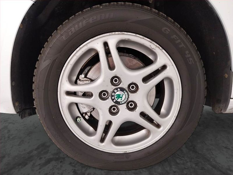 Škoda Fabia (2012) Ambiente 1.2 12V, po STK - fotka 15 z 19