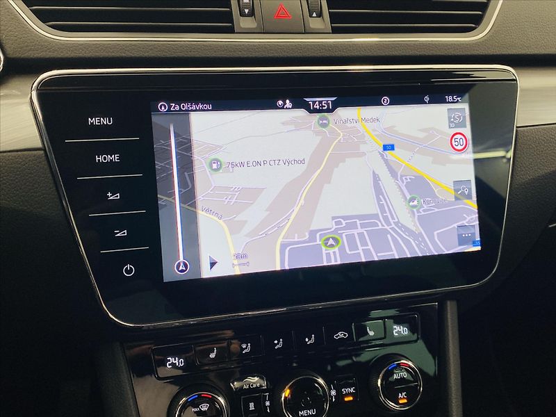 Škoda Superb 2,0 TDI 110kW DSG Style - fotka 15 z 25