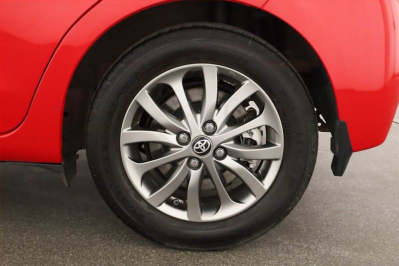 Toyota Yaris (2016) 1.33 Dual VVT-i, Serv.kniha - fotka 16 z 16