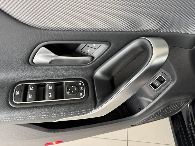 Mercedes-Benz CLA 180 AUT*100kW*REZERVACE! - fotka 29 z 33