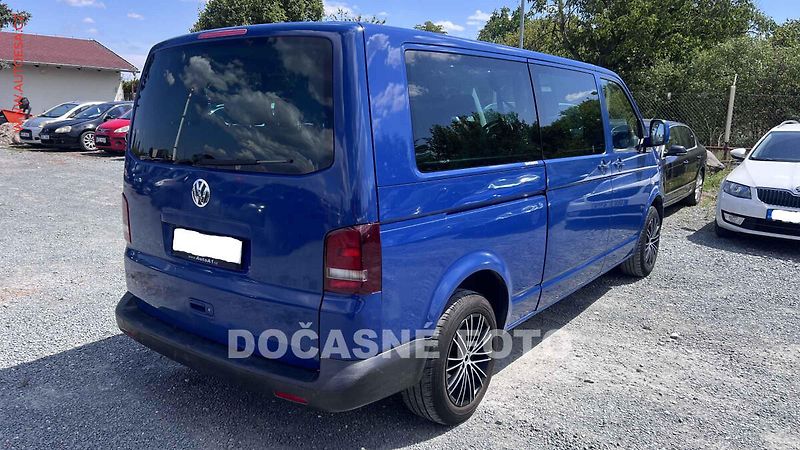 Volkswagen Transporter (2009) 2.5TDI L2 9míst, AC - fotka 2 z 3