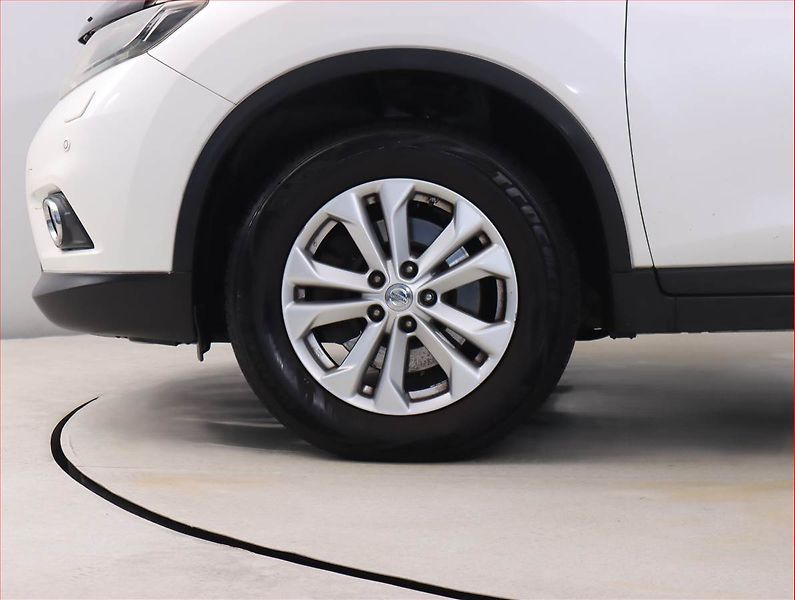 Nissan X-Trail (2015) Tekna 1.6 dCi, 4X4, 7 míst - fotka 15 z 23