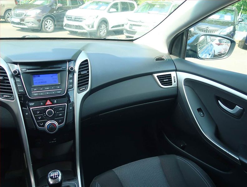 Hyundai i30 (2017) 1.6 GDI, ČR,1.maj, Serv.kniha - fotka 8 z 15