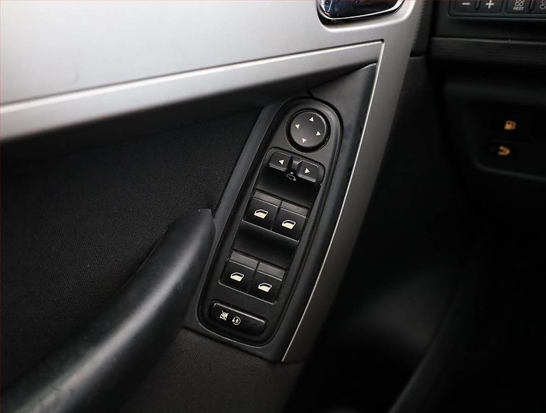 Citroën C4 Picasso (2011) 1.6 HDi, Automat, Serv.kniha - fotka 13 z 15