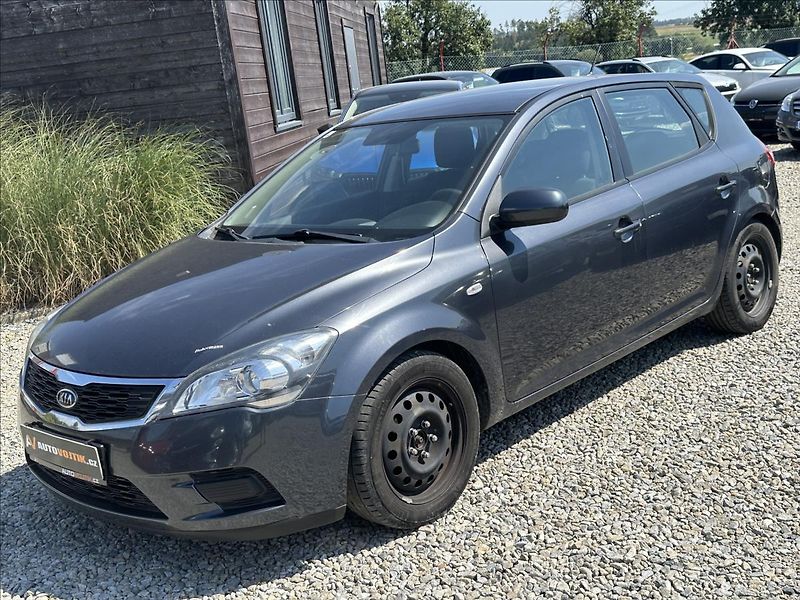 Kia Ceed 1,6 CRDi 85kW Exclusive - fotka 1 z 28