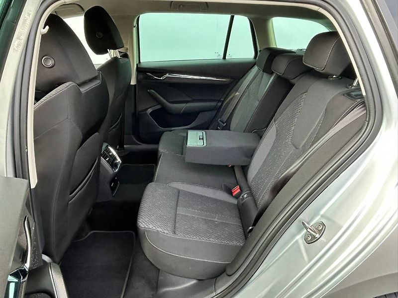 Škoda Octavia (2023) 2.0TDI DSG 110 kW TAŽNÉ Head U - fotka 13 z 35
