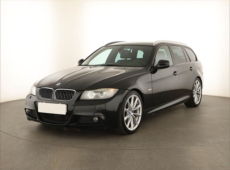 BMW Řada 3 (2010) 330 d, Automat, po STK - fotka 2 z 15