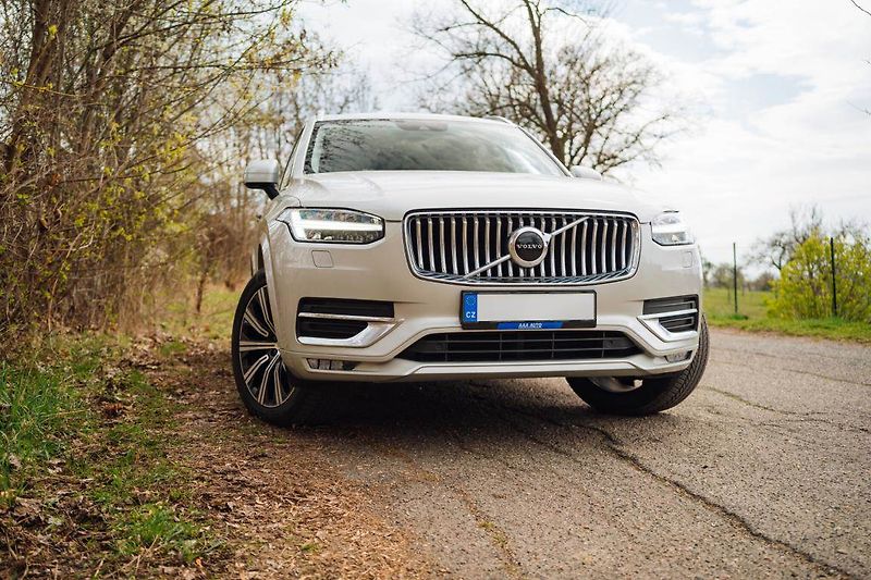 Volvo XC90 (2019) B5 AWD - fotka 2 z 28