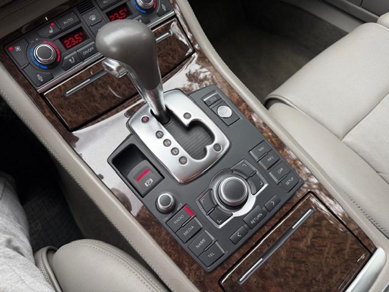 Audi A8 A8 L 4.2 FSI V8, quattro 257kW - fotka 34 z 47
