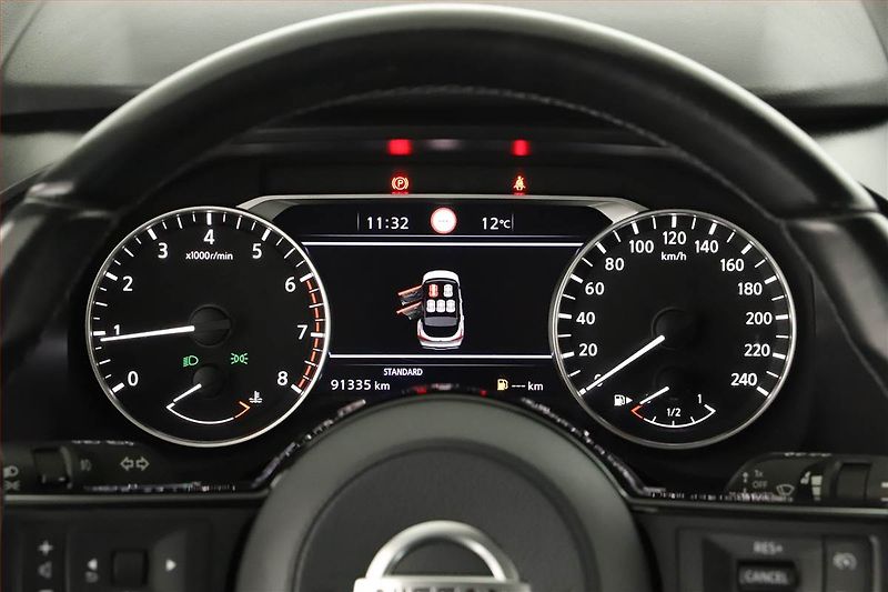 Nissan Qashqai (2021) 1.3 DIG-T - fotka 8 z 13