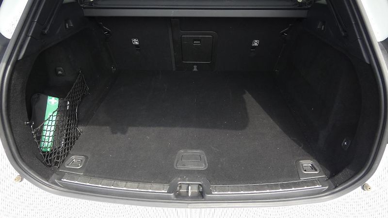 Volvo XC60 B4 AWD R Design - fotka 19 z 24