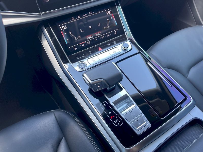 Audi Q7 (2024) 50 TDI 210 kW Quattro S-Line 7 - fotka 11 z 35