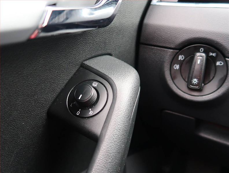 Škoda Octavia (2017) 1.6 TDI, Tempomat - fotka 16 z 17