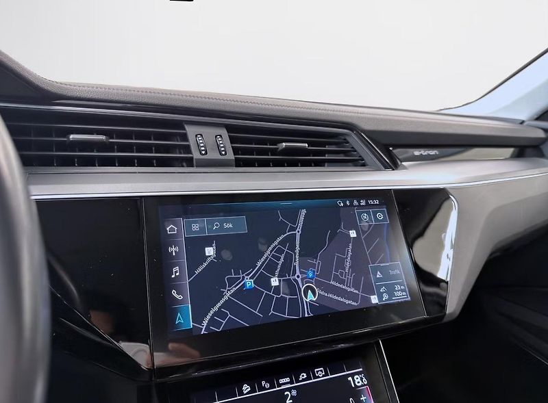Audi Q8 e-tron 50 Q SoH 94% Kamera Vzduch Taž - fotka 15 z 20