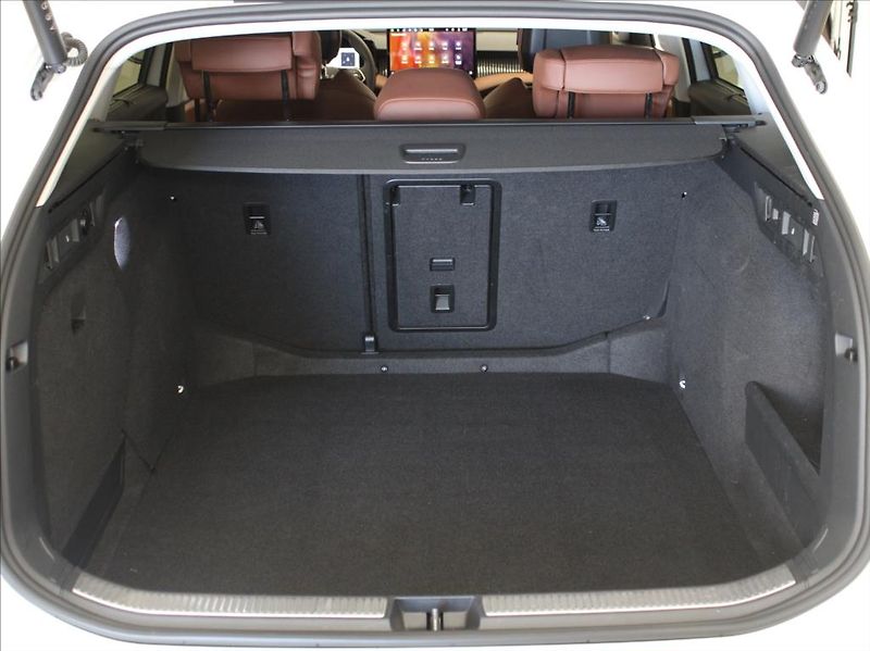 Škoda Superb 2,0 TDi 4x4 L&K Tažné Webasto - fotka 29 z 38