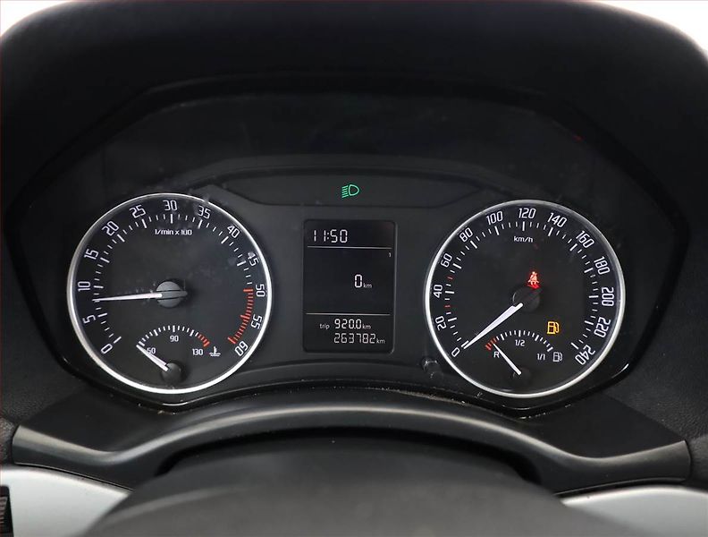 Škoda Octavia (2011) 1.6 TDI, Tempomat - fotka 8 z 16