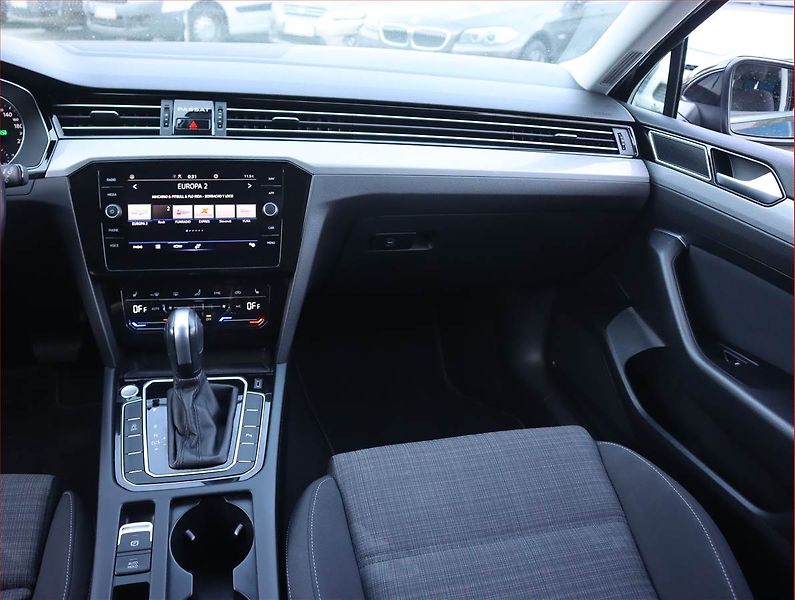 Volkswagen Passat (2021) 2.0 TDI, Automat, Navi - fotka 8 z 21