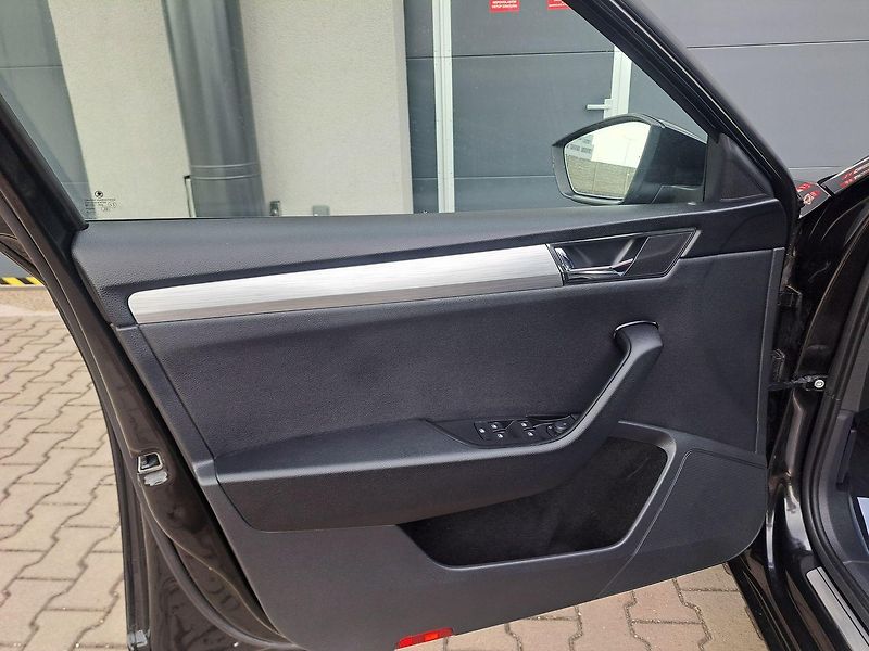 Škoda Superb (2022) 1.5TSI DSG Business Ed. ZÁRUKA - fotka 16 z 33