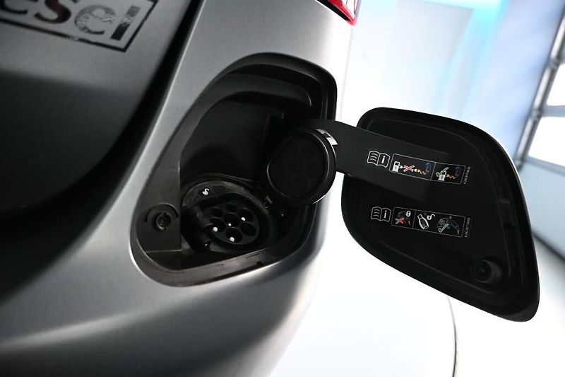 Mercedes-Benz Třídy C (2020) 2.0 300 DE T 9G-TRONIC LED 360 - fotka 36 z 47