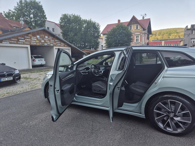 Škoda Enyaq SPORTLINE 195kw, iV80x SOH 92% - fotka 13 z 48