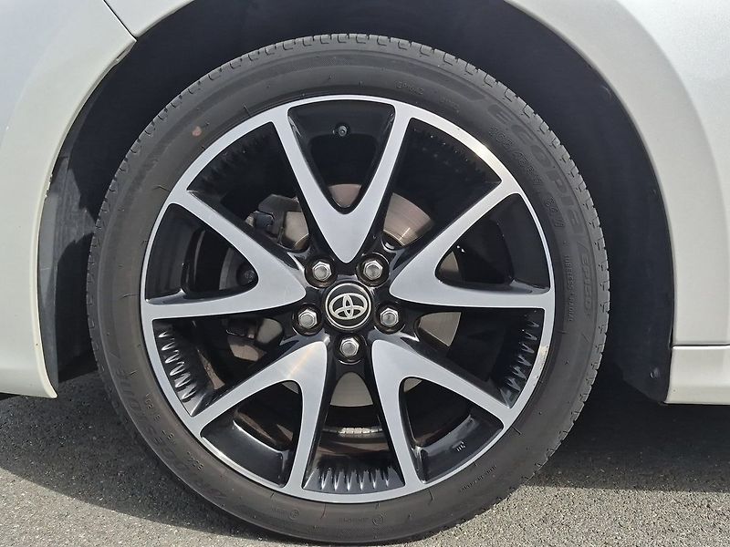 Toyota Yaris Selection Style 1.5 VVT-i 92kW - fotka 24 z 25