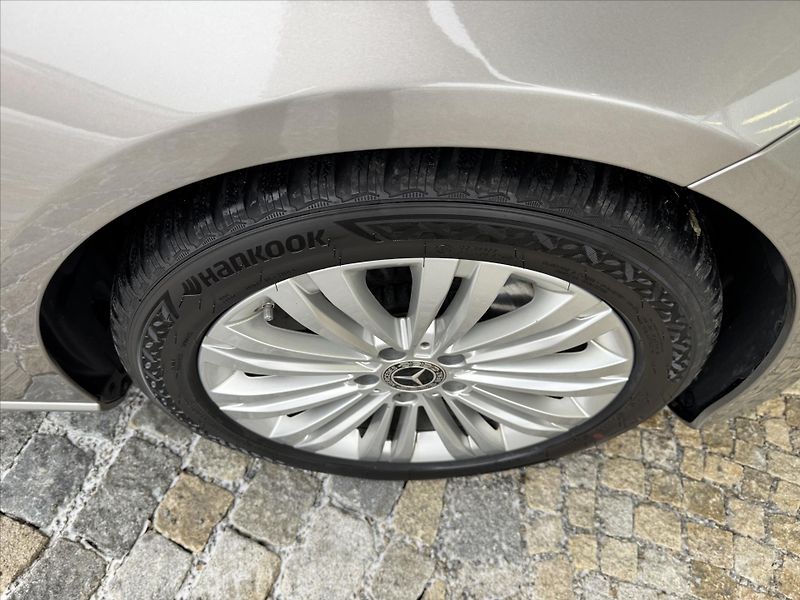 Mercedes-Benz Třídy C C 220d - fotka 29 z 30