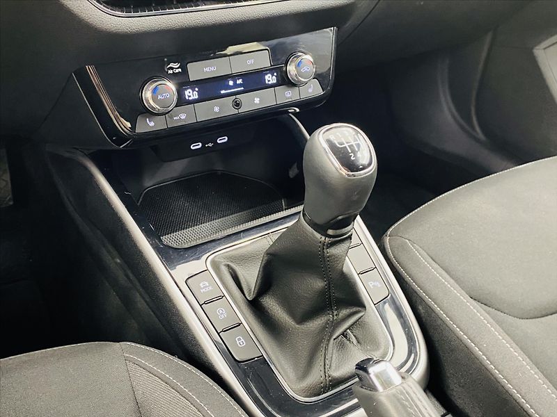 Škoda Fabia 1,0 TSI 85kW Top Selection - fotka 16 z 26