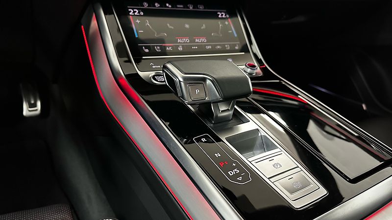 Audi Q8 (2025) S LINE / ZÁRUKA / TOP STAV - fotka 25 z 44