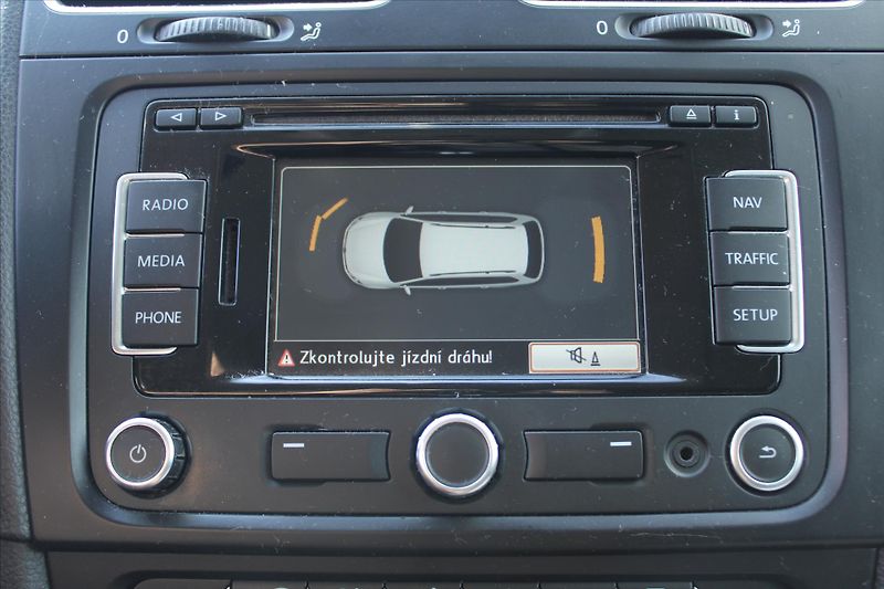 Volkswagen Golf 2.0 TDI 103kW HIGHLINE NAVI - fotka 16 z 20