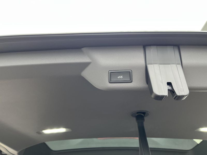 Volkswagen Multivan LONG 2.0TDI LIFE 7DSG 110kW - fotka 24 z 24