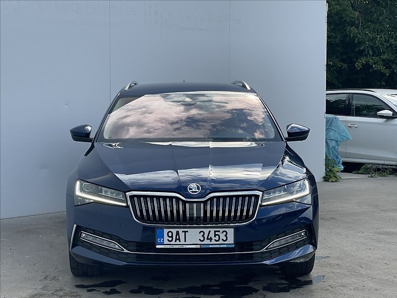 Škoda Superb 2,0 TDI DSG Combi L&K TAŽNÉ - fotka 22 z 23