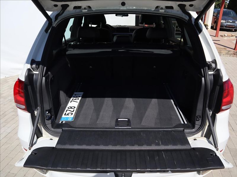 BMW X5 3,0 d M-Paket HeadUp LED DPH H - fotka 31 z 38