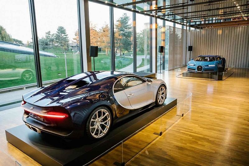 Skutečné Bugatti Chiron a jeho model z Lega