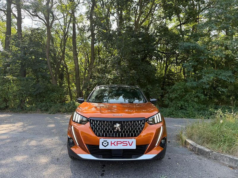 Peugeot 2008 (2020) GT LINE,130 koní, Automat 8st. - fotka 2 z 23