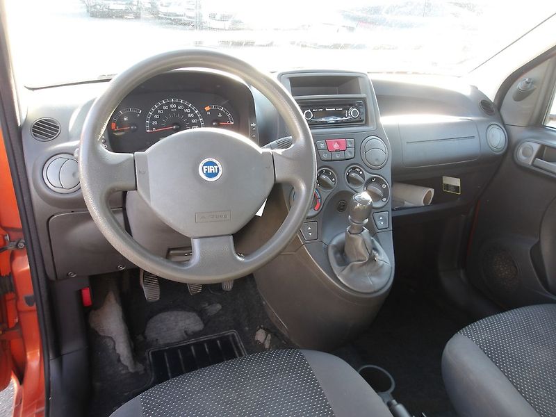 Fiat Panda 1,1i ČR NOVÁ STK ! - fotka 21 z 24