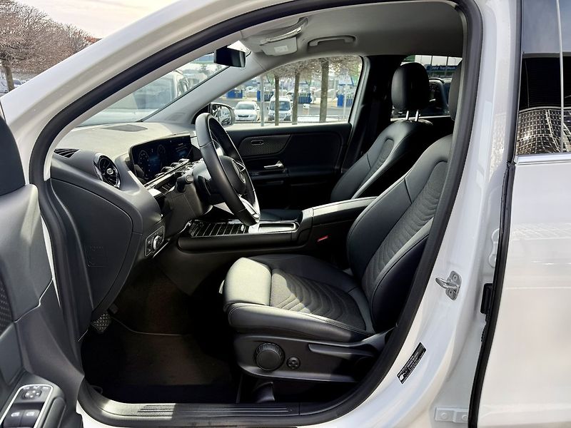 Mercedes-Benz GLA (2025) 220 4MATIC - fotka 21 z 40