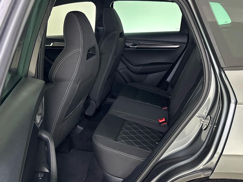 Škoda Karoq Sportline 4x4 DSG, nez. topení - fotka 8 z 30