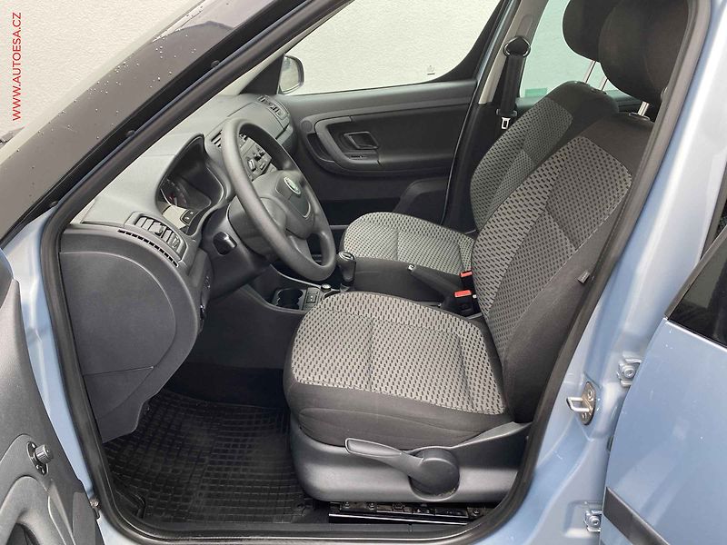 Škoda Roomster (2011) 1.4 16V, ČR, Ambiente, zámek - fotka 9 z 15