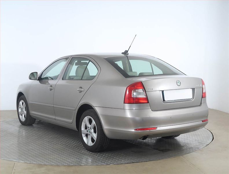 Škoda Octavia (2012) Ambition 2.0 TDI, Automat - fotka 4 z 17