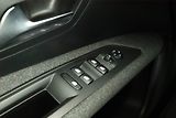 Peugeot 3008 (2018) 1.2 PureTech, ČR,1.maj - náhled 10