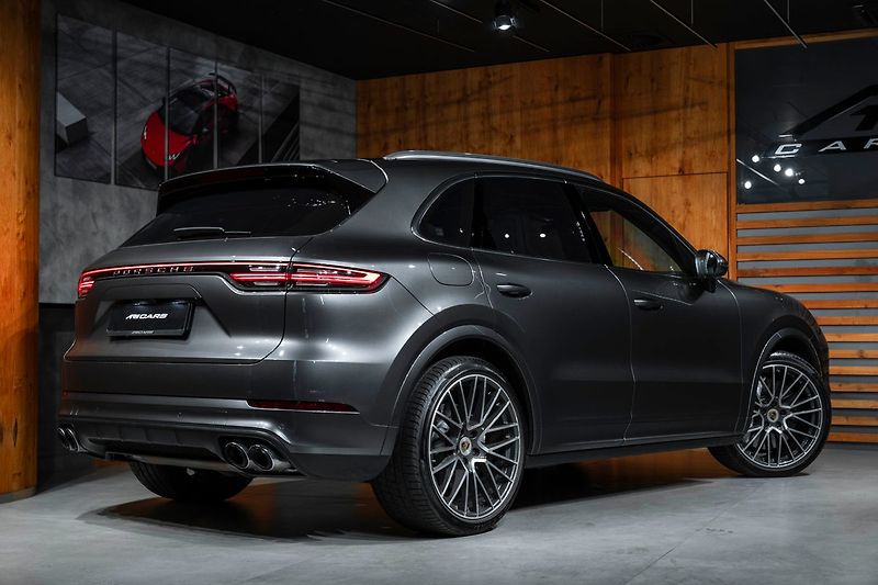 Porsche Cayenne Turbo - fotka 20 z 20