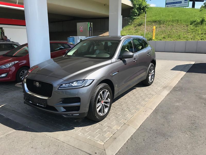 Jaguar F-Pace (2019) 20d 4x4 Prestige - fotka 1 z 11