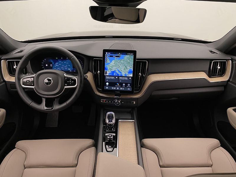 Volvo XC60 B5 AWD PLUS DARK AUT CZ 1.maj. - fotka 2 z 57