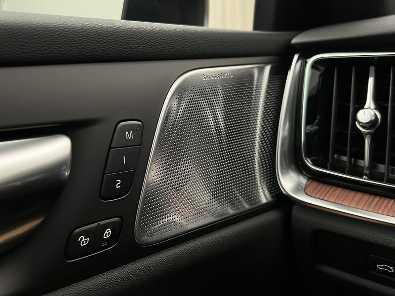 Volvo V60 (2026) B4 PLUS DARK AUT - fotka 23 z 47